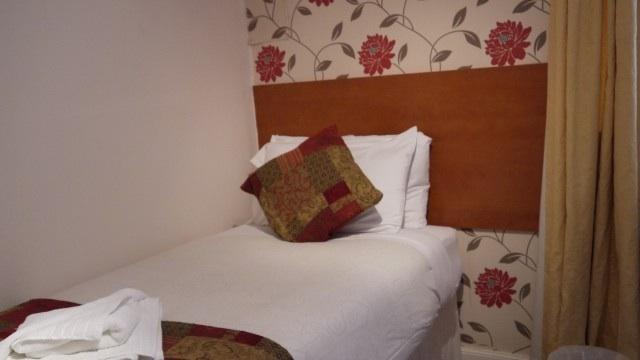 Glenlossie Guest House Dumfries Habitación foto